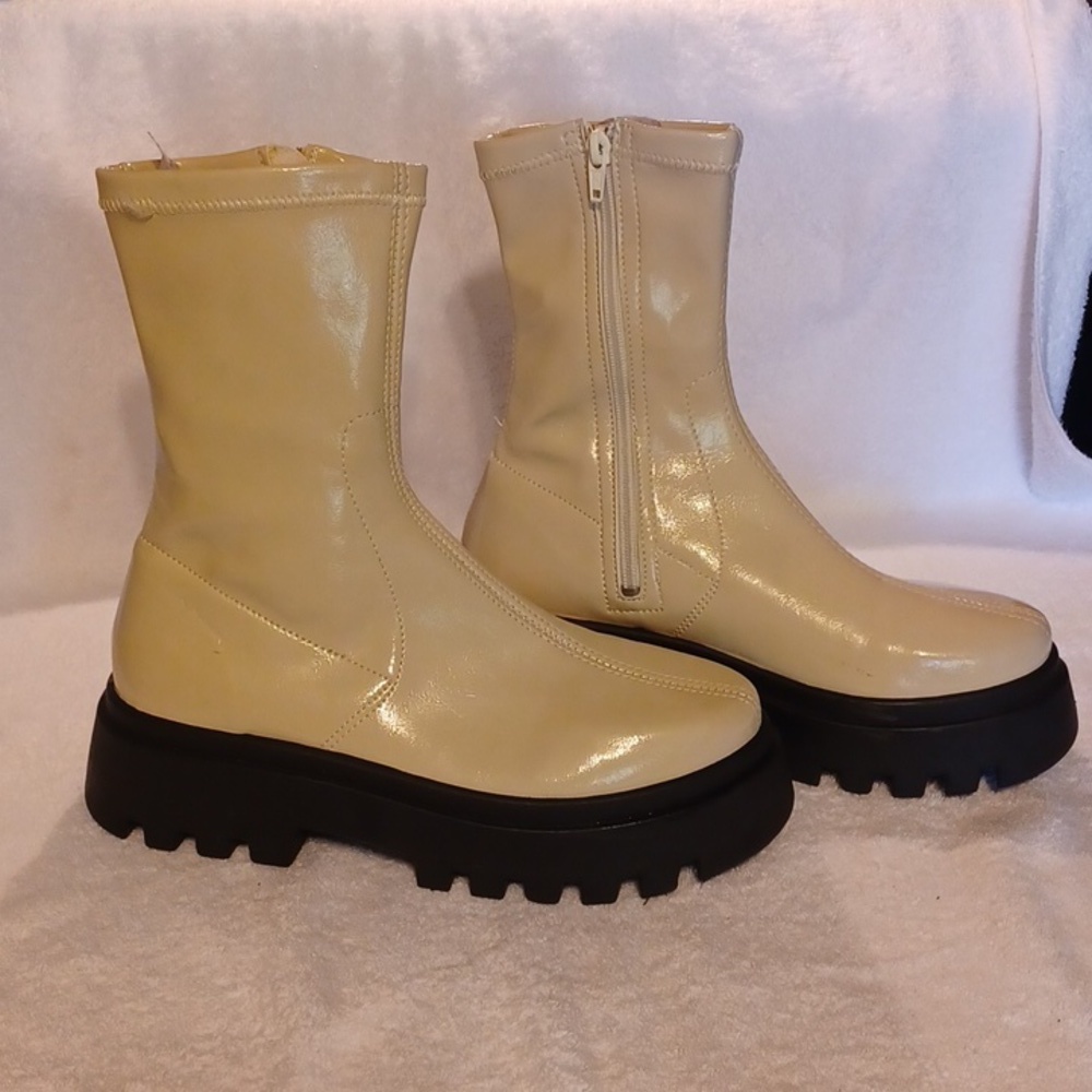 Platform ankle boots size 7 bone color, made in Italy lug soles